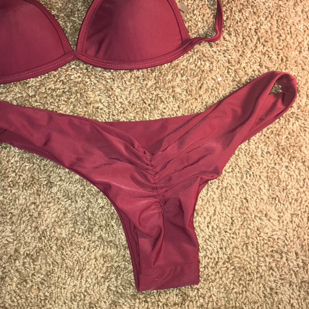 Red bikini - Picture 2 of 2